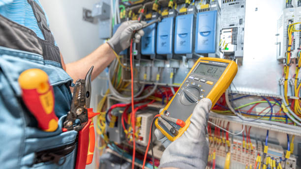 Best Affordable Emergency Electrician  in Green Forest, AR